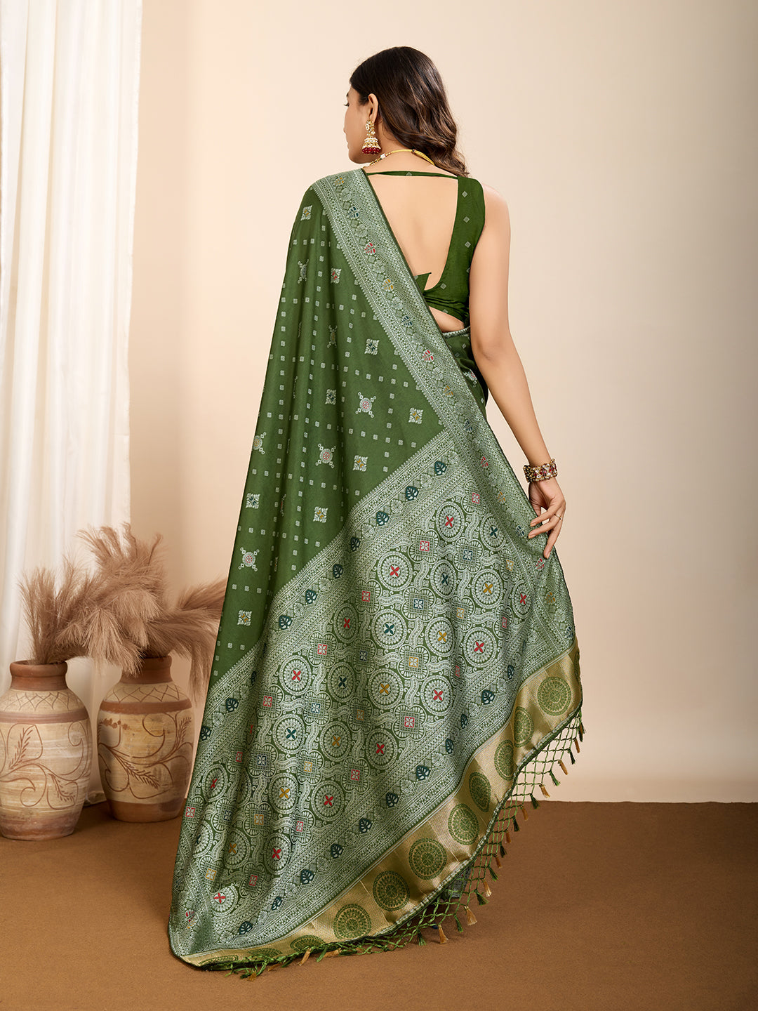 Pure Green Silk Saree with Mina Kari Weaving and Rich Pallu Traditional Wedding Wear
