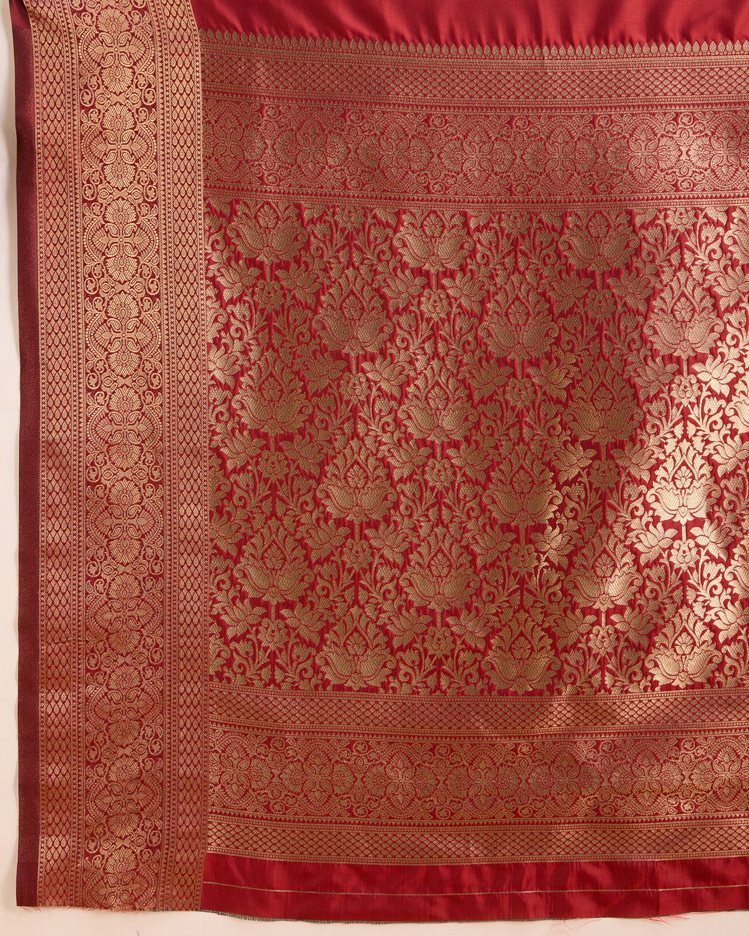 Pure Red Silk Saree with All Over Weaving & Rich Pallu Bridal Festive Collection