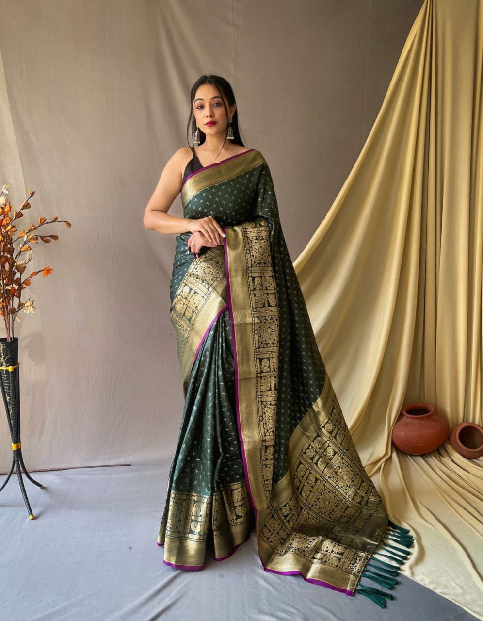 Soft silk saree with double zari chex weaving, rich zari border & pallu