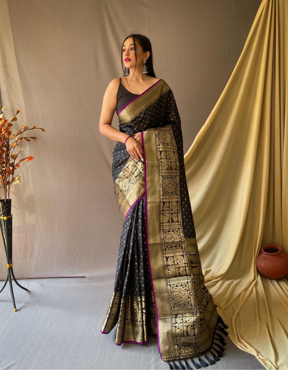Soft silk saree with double zari chex weaving, rich zari Ideal for weddings wear.